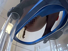 放屁・脱糞・放尿/下から出るモノ全部見せた女性たち　サンプル画像03